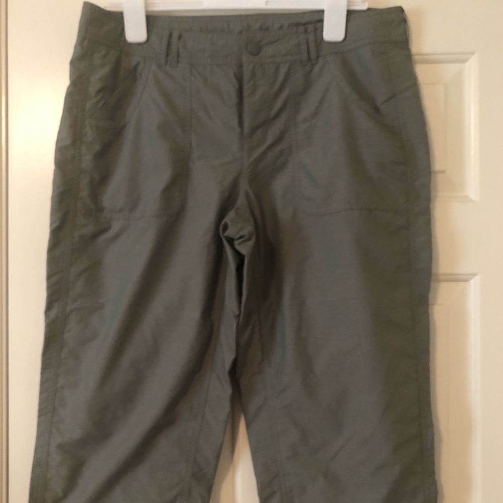 The North Face women’s green capri pants